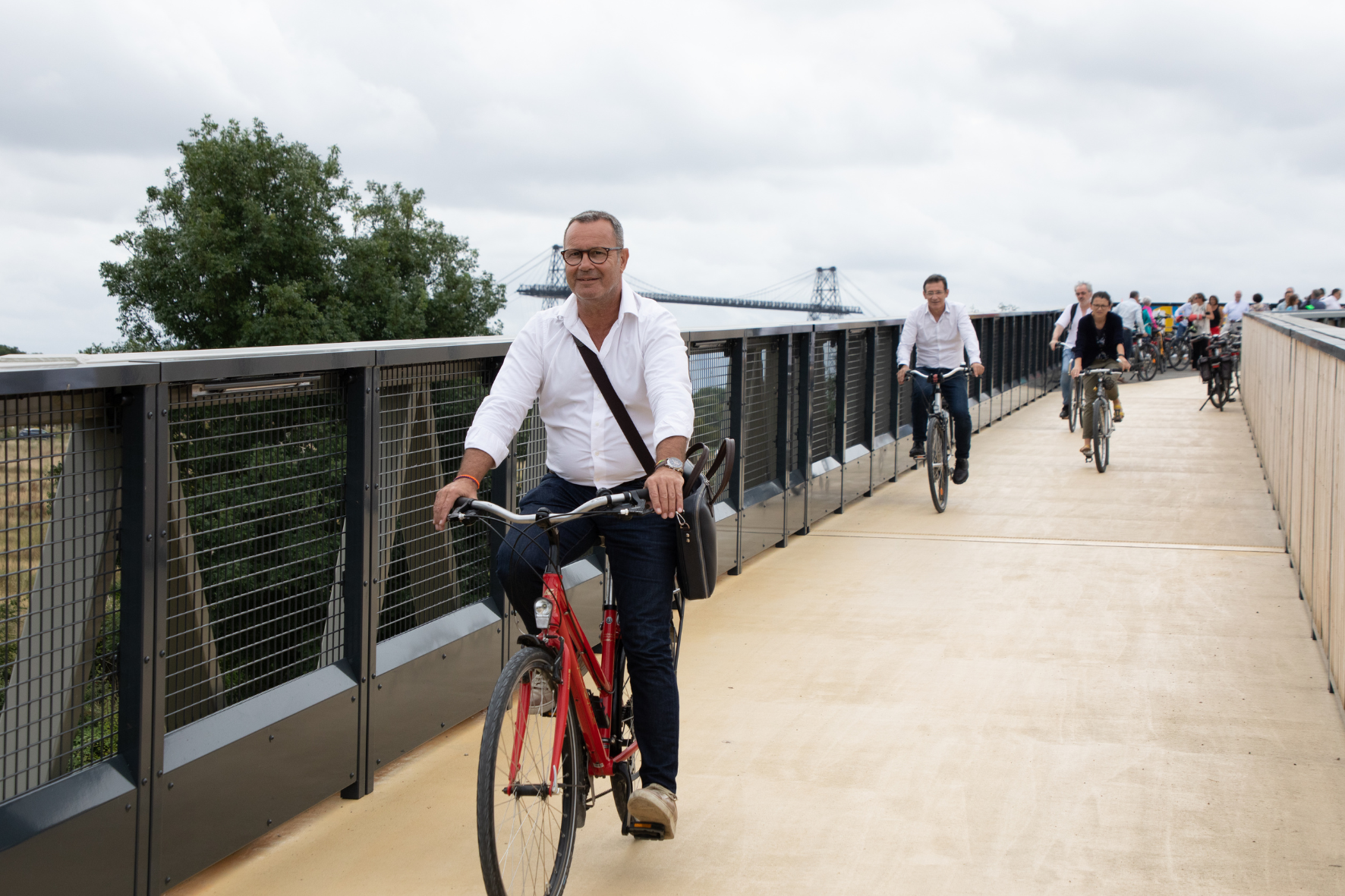 photo de cycliste sur le pont de Martrou 