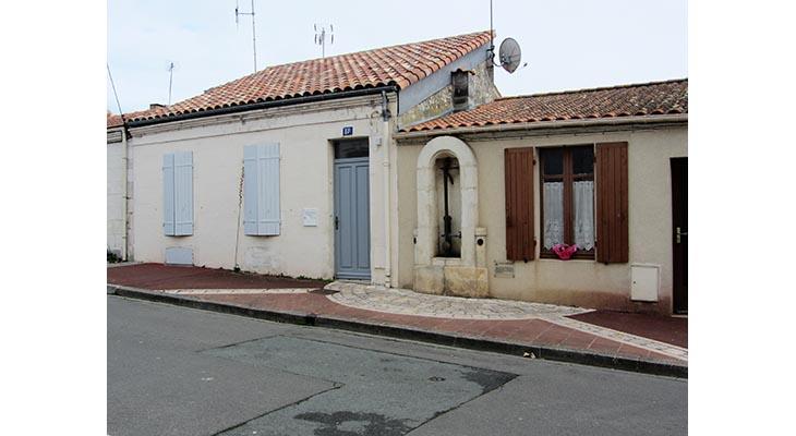la plaque dans son environnement