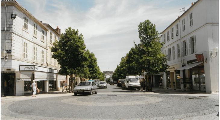 Avenue de Gaulle en 2004