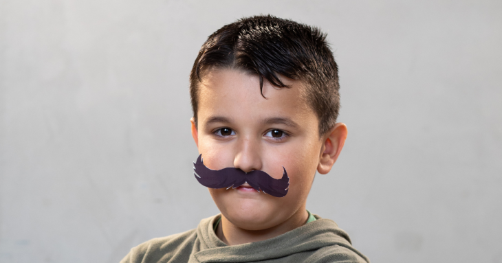 Concours moustache factice enfant