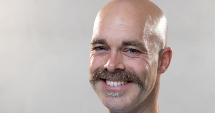 moustache réelle